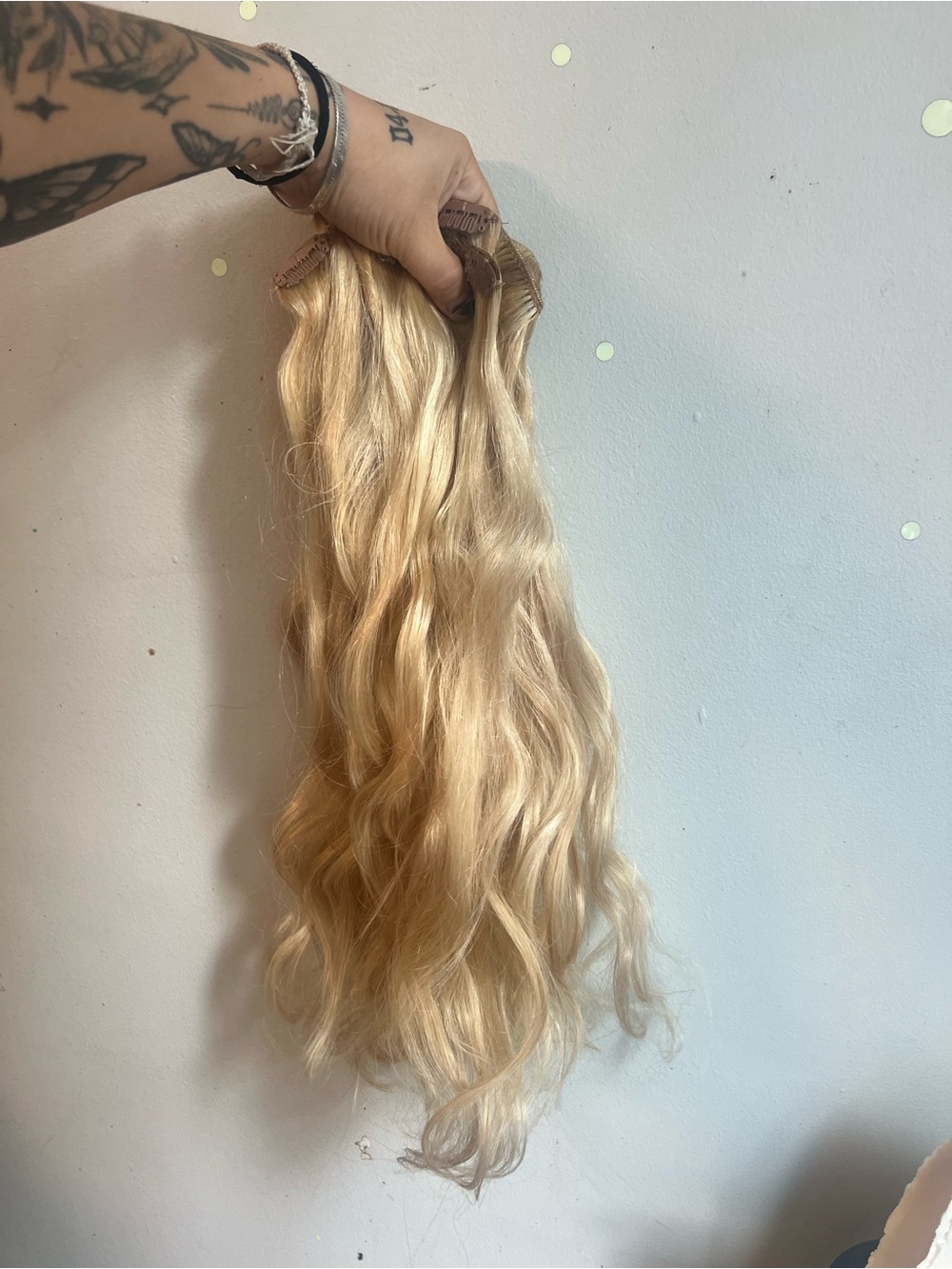 Blonde Wavy Clip-In Hair Extensions - Natural Light Blonde